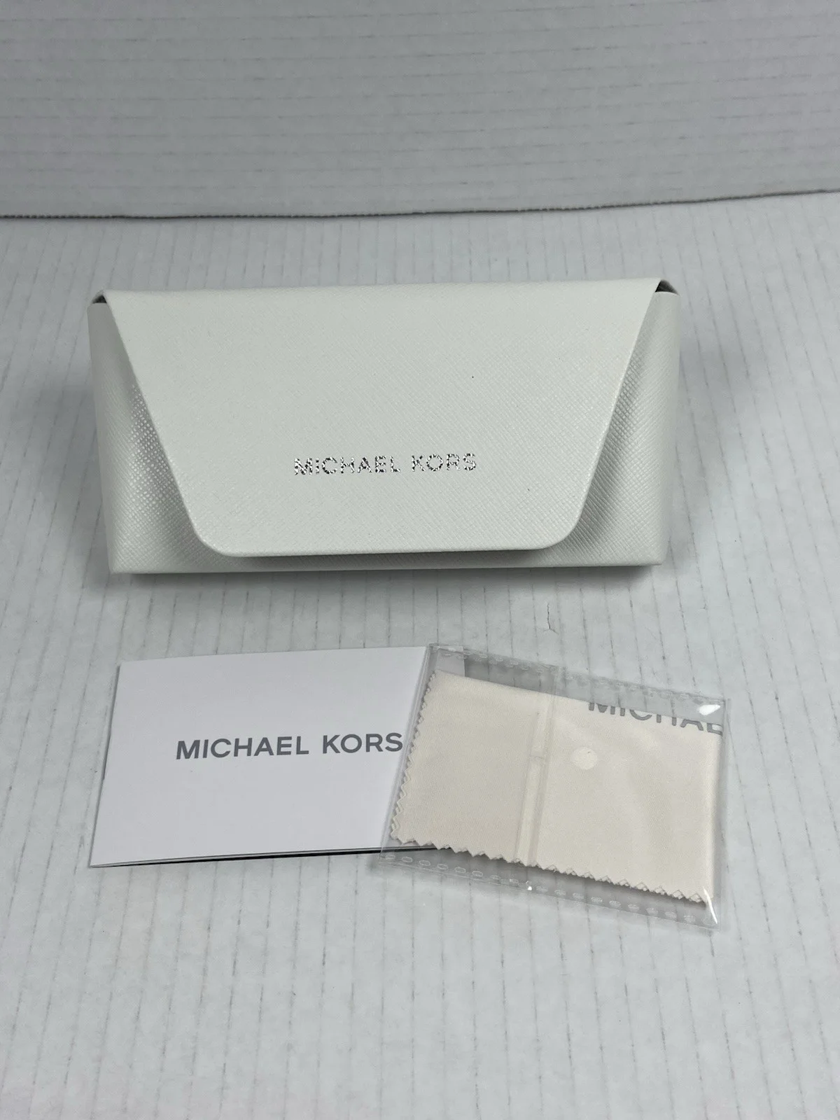 New Michael Kors White Medium Authentic Eyeglasses Sunglasses Case with Cloth 3